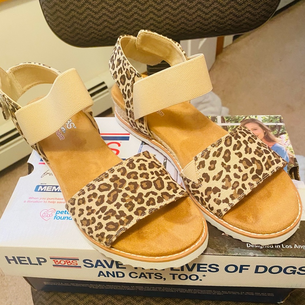 Skechers cheetah print sandal